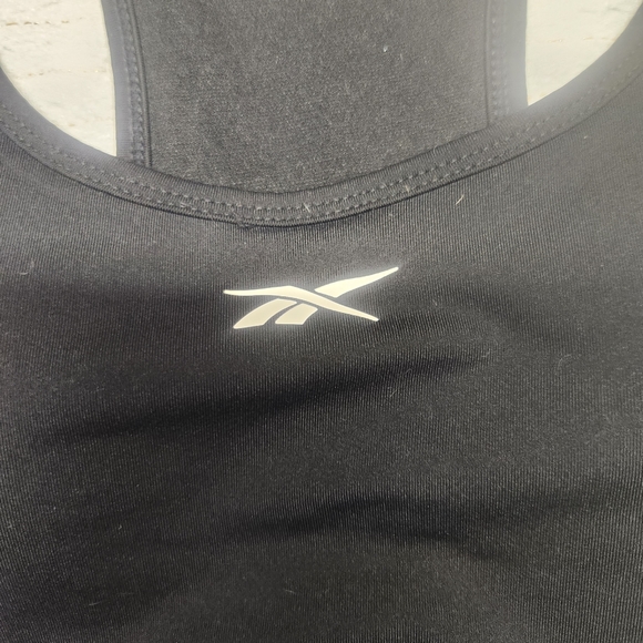Reebok Sports Bra with rear mesh media pocket and removable padding- size Large - Picture 4 of 9